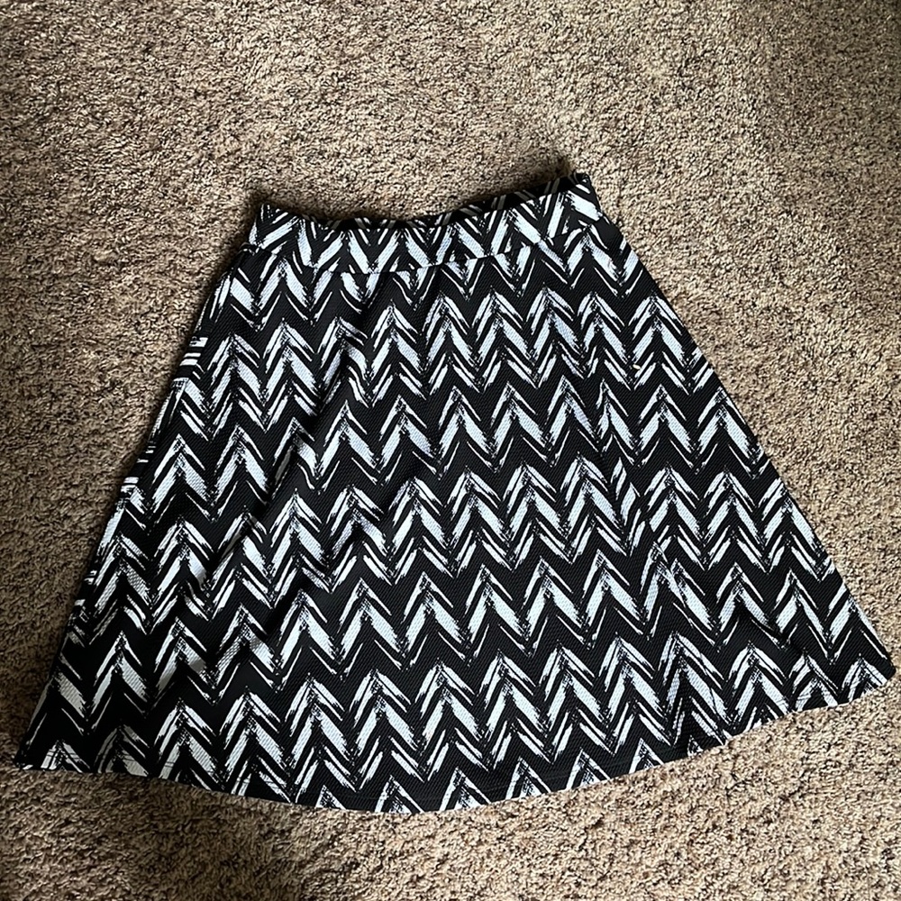Medium High waisted black and white skirt